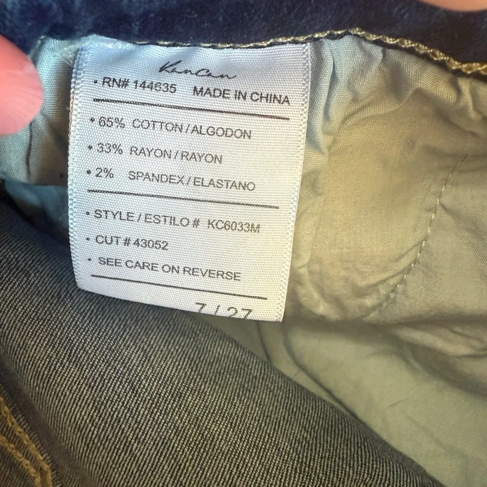 367 KanCan Dark Wash Distressed Denim Shorts Size 27 Raw Hem Stretch Mid Rise